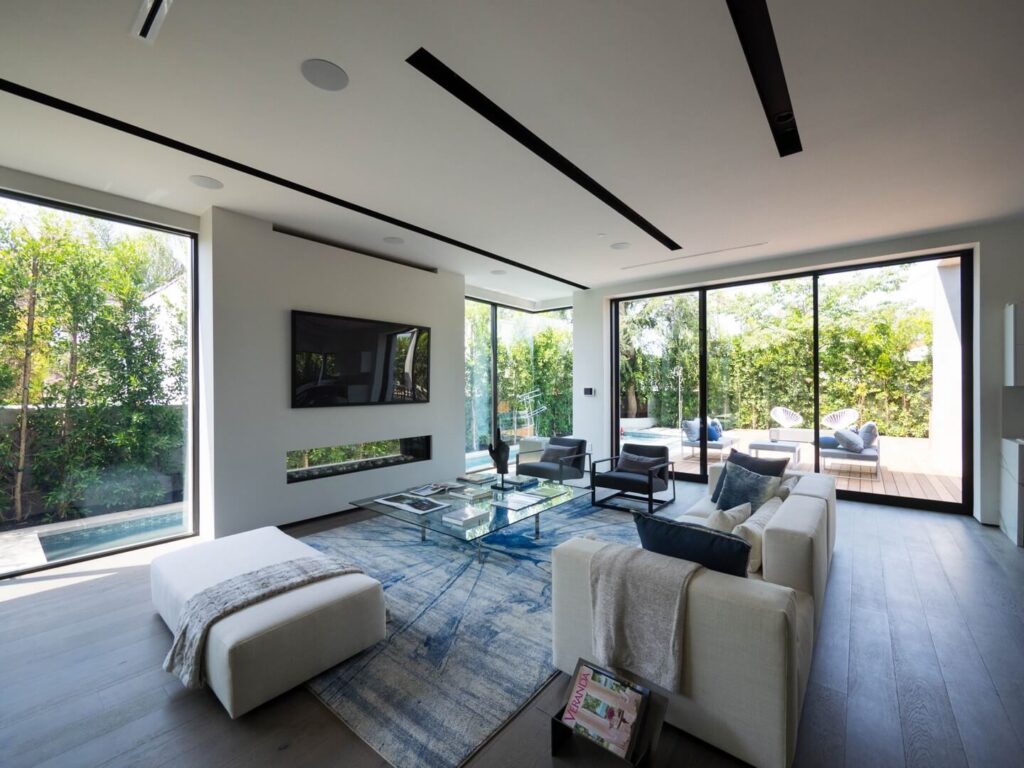 airbnb licensing assistance manager in los angeles