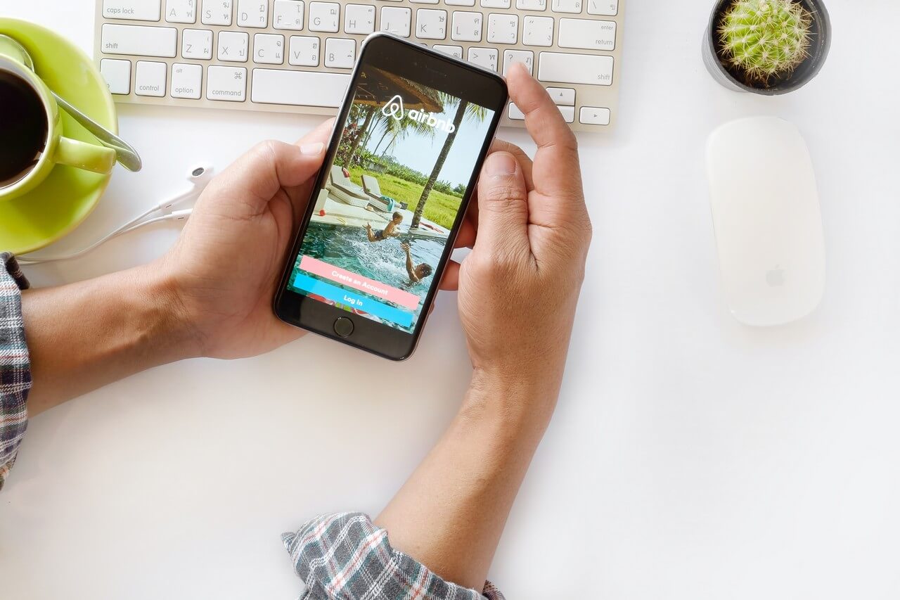 how to change photos on Airbnb listings across la